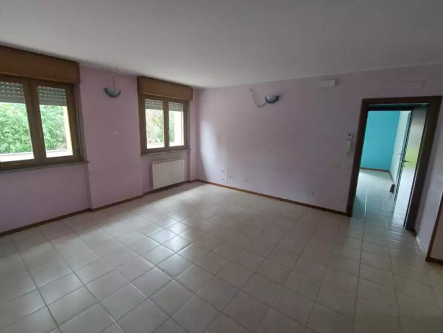 Immagine 3 di Negozio in vendita  in Via Poscallo, N. 1 a Abbiategrasso