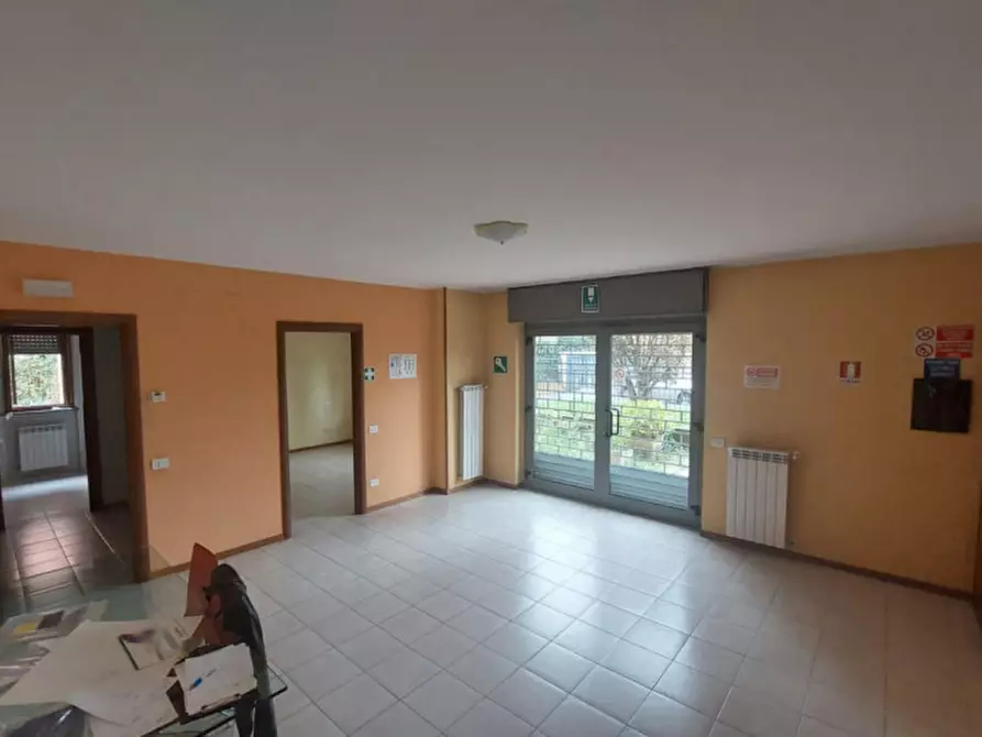 Immagine 4 di Negozio in vendita  in Via Poscallo, N. 1 a Abbiategrasso