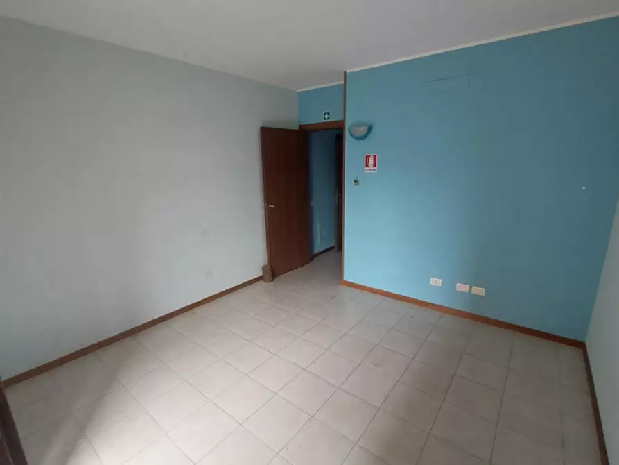 Immagine 8 di Negozio in vendita  in Via Poscallo, N. 1 a Abbiategrasso