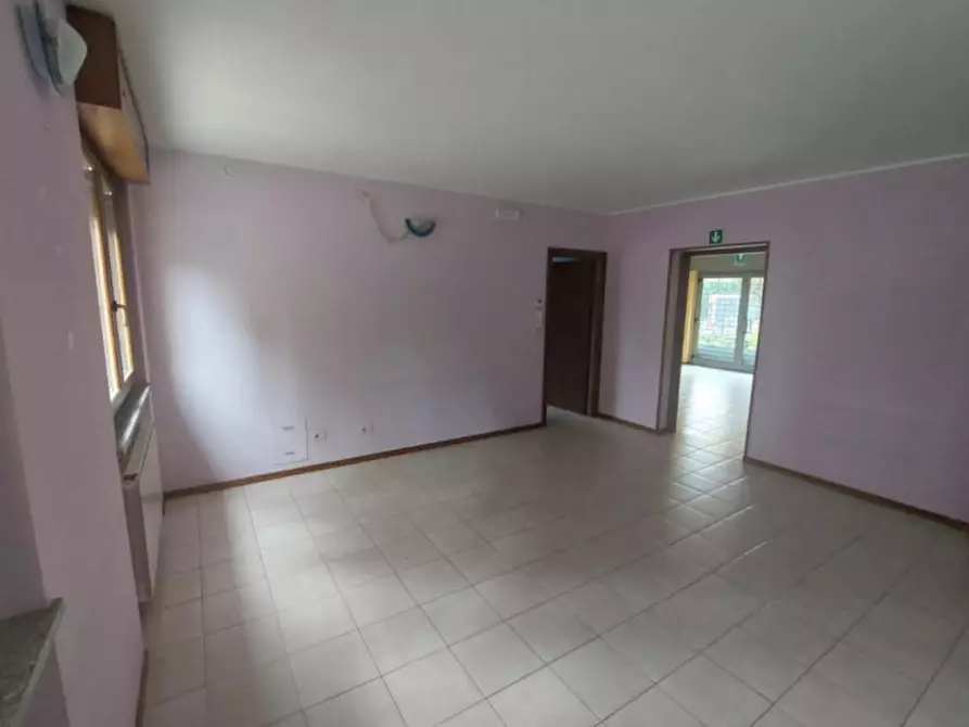 Immagine 10 di Negozio in vendita  in Via Poscallo, N. 1 a Abbiategrasso