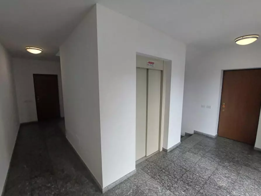 Immagine 18 di Negozio in vendita  in Via Poscallo, N. 1 a Abbiategrasso