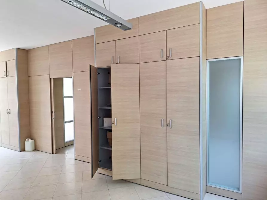 Immagine 6 di Ufficio in affitto  in Viale Caduti di Nassiriya, 70124 Bari BA, Italia a Bari