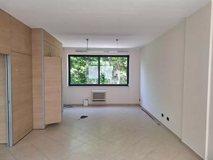 Immagine 7 di Ufficio in affitto  in Viale Caduti di Nassiriya, 70124 Bari BA, Italia a Bari