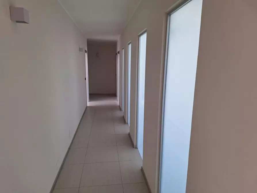 Immagine 8 di Ufficio in affitto  in Viale Caduti di Nassiriya, 70124 Bari BA, Italia a Bari