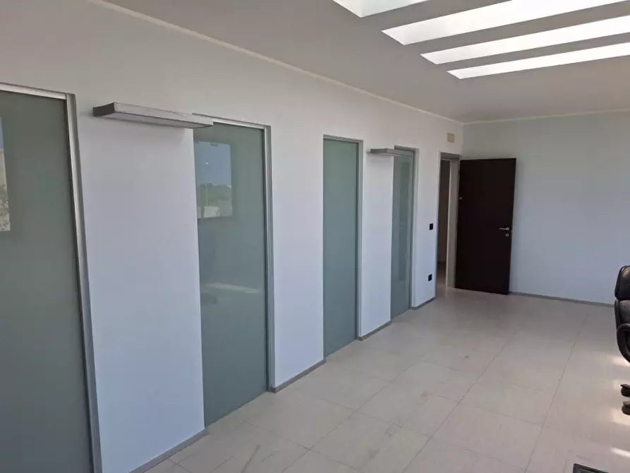 Immagine 9 di Ufficio in affitto  in Viale Caduti di Nassiriya, 70124 Bari BA, Italia a Bari