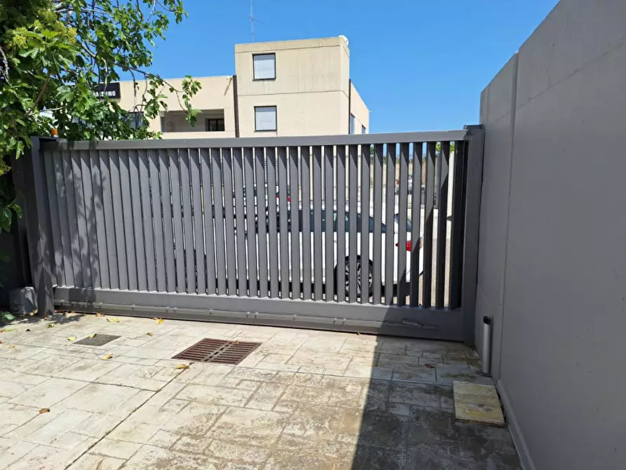 Immagine 10 di Ufficio in affitto  in Viale Caduti di Nassiriya, 70124 Bari BA, Italia a Bari