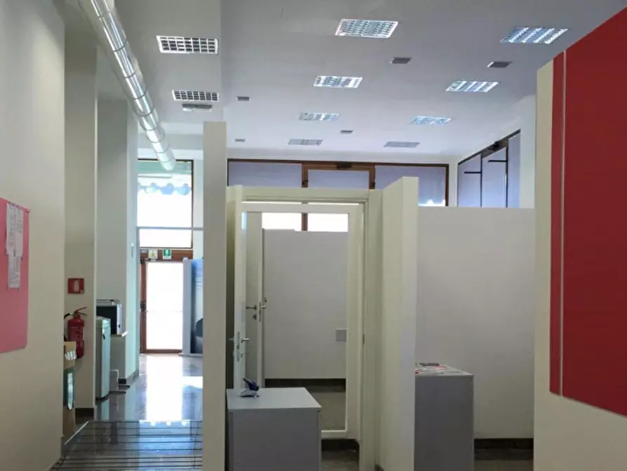 Immagine 3 di Ufficio in vendita  in Piazza Alcide De Gasperi, N. 34 a Padova