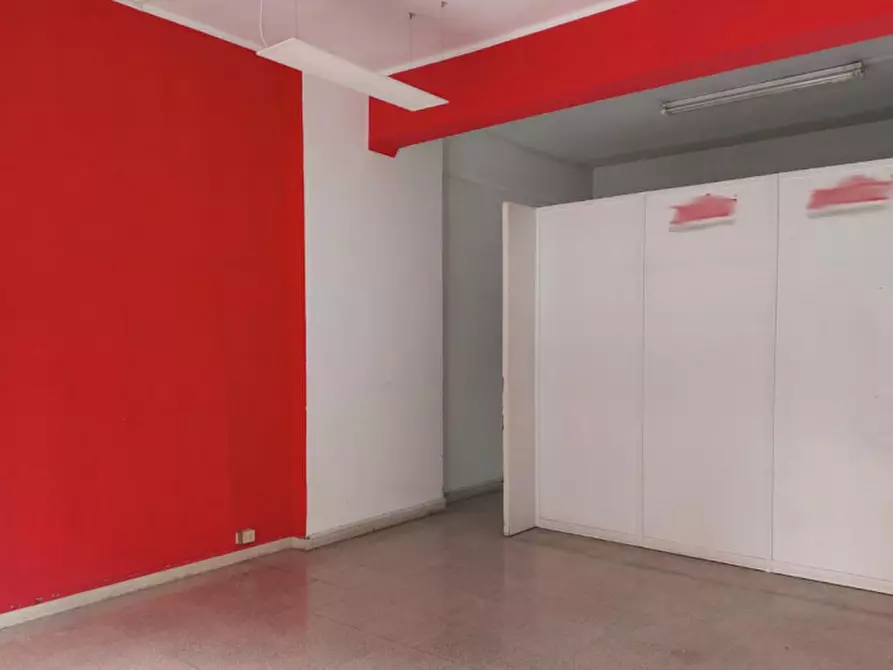 Immagine 7 di Negozio in vendita  in Via Marittima, N. 365 a Frosinone