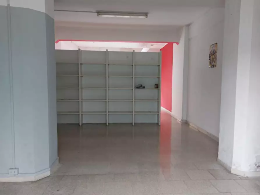 Immagine 9 di Negozio in vendita  in Via Marittima, N. 365 a Frosinone