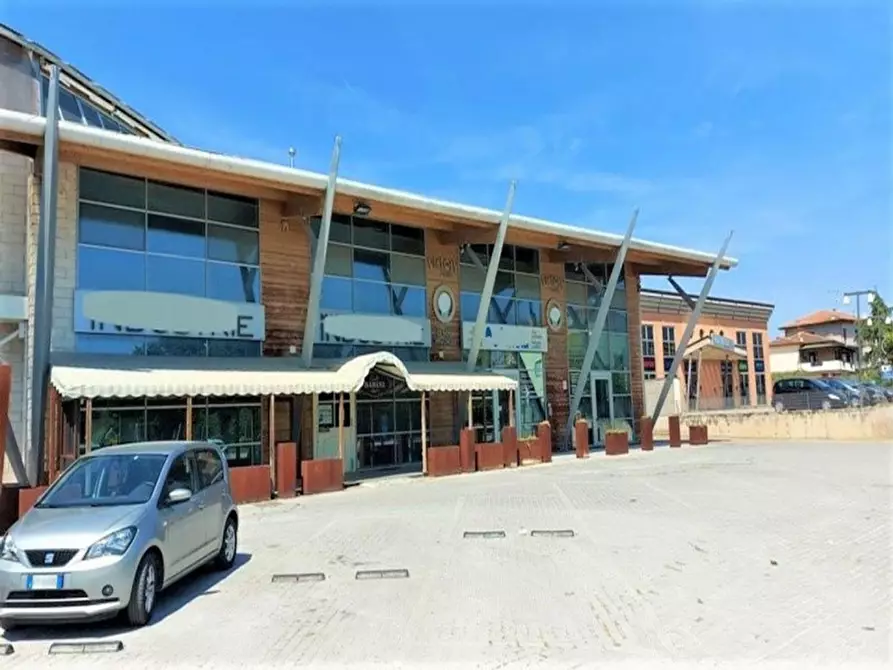 Immagine 4 di Negozio in vendita  in Via Ascoli Piceno, N. 10/12 a Montecosaro