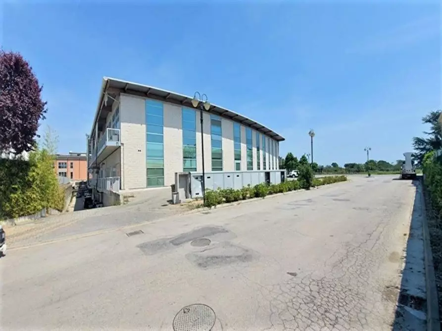 Immagine 6 di Negozio in vendita  in Via Ascoli Piceno, N. 10/12 a Montecosaro