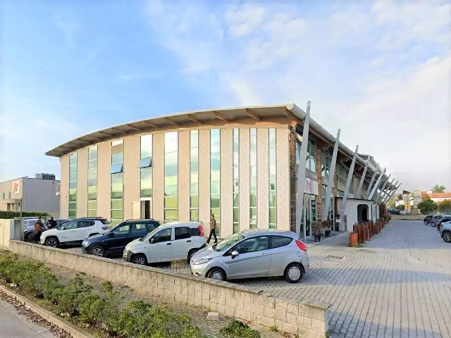 Immagine 7 di Negozio in vendita  in Via Ascoli Piceno, N. 10/12 a Montecosaro