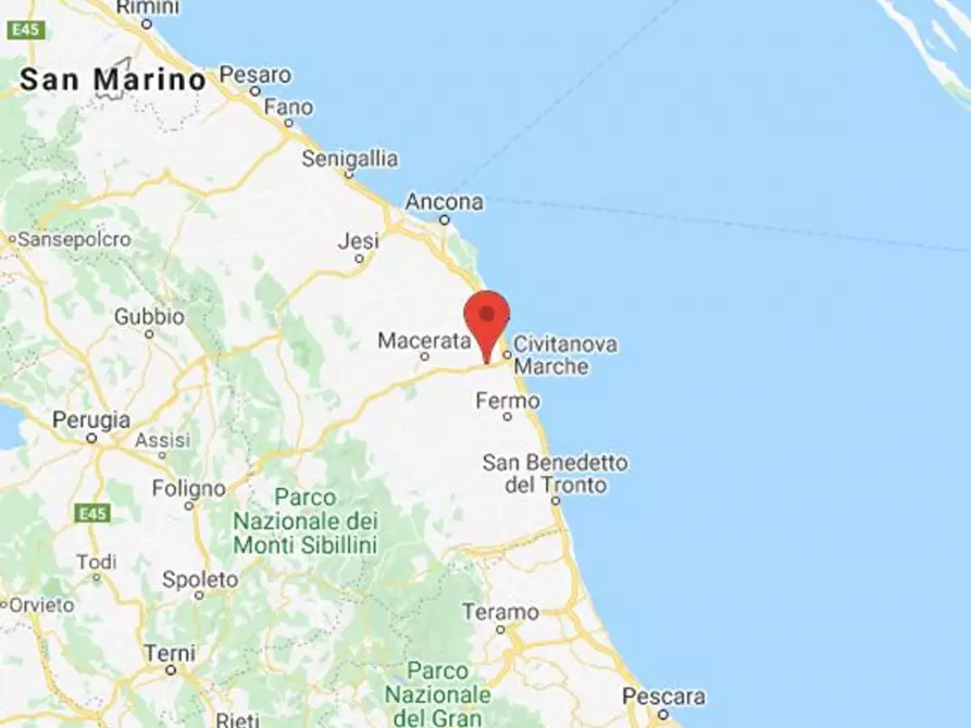 Immagine 17 di Negozio in vendita  in Via Ascoli Piceno, N. 10/12 a Montecosaro