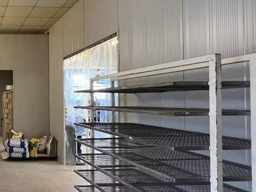 Immagine 15 di Capannone industriale in vendita  in Via Dei Funari, N. 1/3 a Orvieto