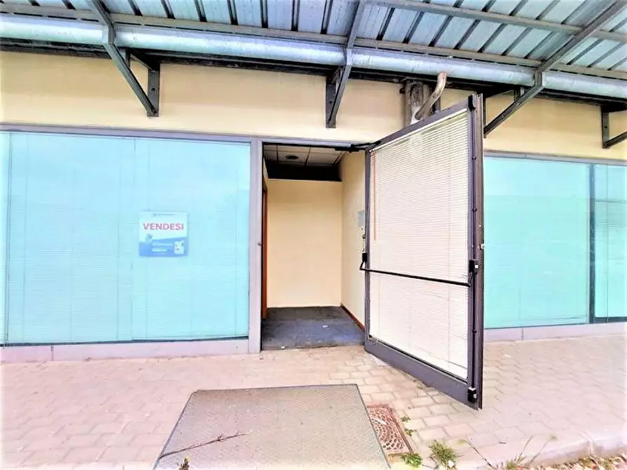 Immagine 4 di Attività commerciale in vendita  in Via Padre Ugolino Frasca, N. snc a Chieti