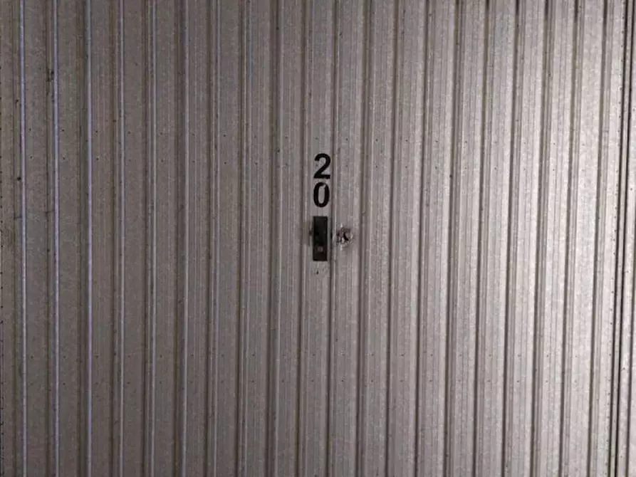 Immagine 1 di Posto auto in vendita  in Via dei Giardinetti, N. 158 a Roma