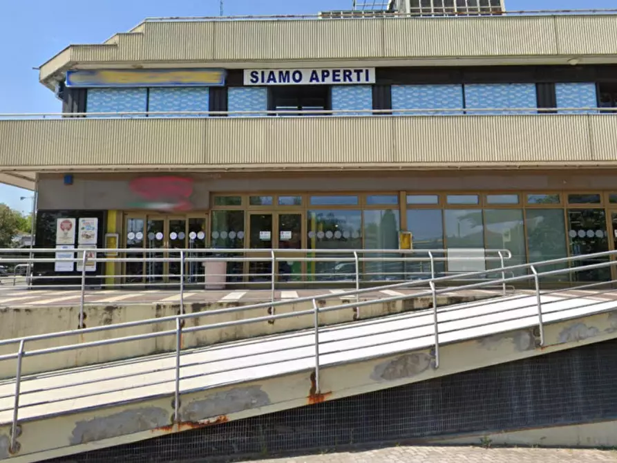 Immagine 1 di Negozio in vendita  in Via Pietro Giardini, N. 474 a Modena