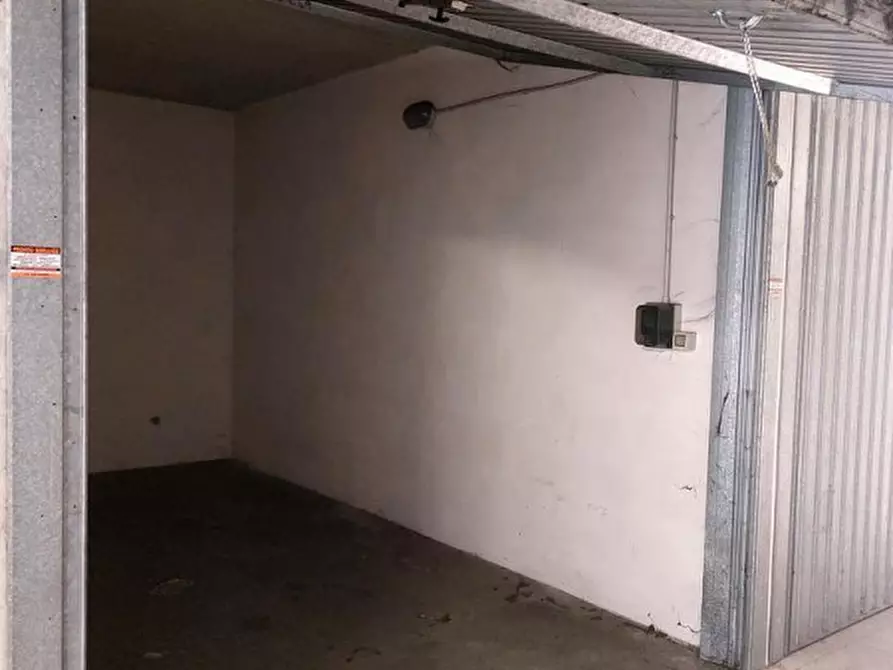 Immagine 3 di Posto auto in vendita  in Via dei Giardinetti, N. 158 a Roma