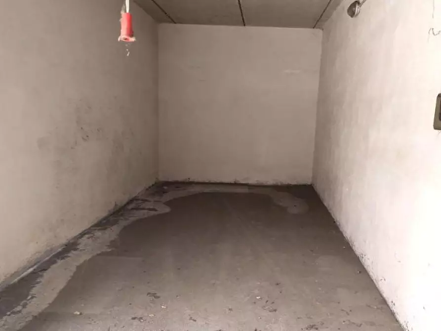 Immagine 1 di Posto auto in vendita  in Via dei Giardinetti, N. 158 a Roma