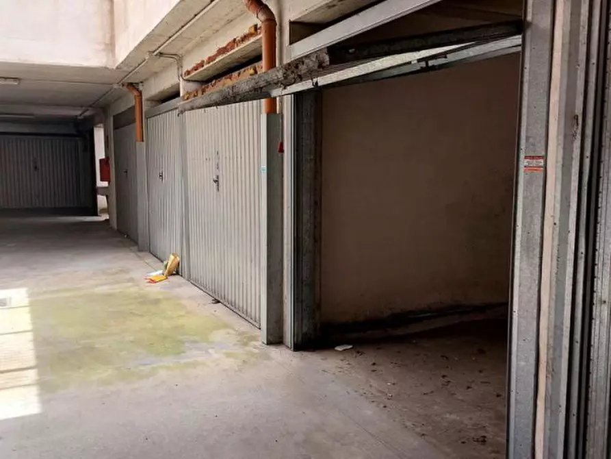 Immagine 3 di Posto auto in vendita  in Via dei Giardinetti, N. 158 a Roma