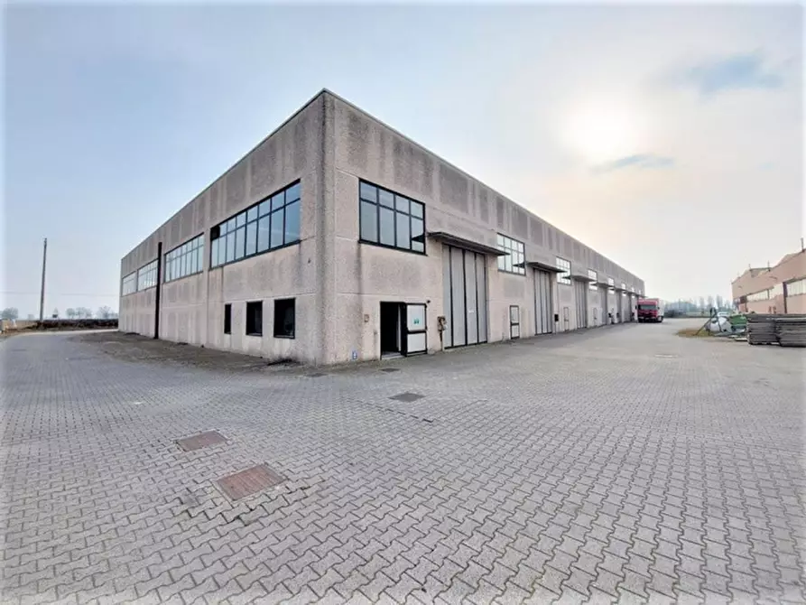 Immagine 1 di Capannone industriale in vendita  in Strada provinciale 27, N. 16 a Maleo