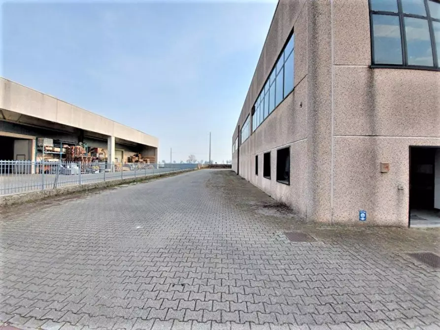 Immagine 2 di Capannone industriale in vendita  in Strada provinciale 27, N. 16 a Maleo