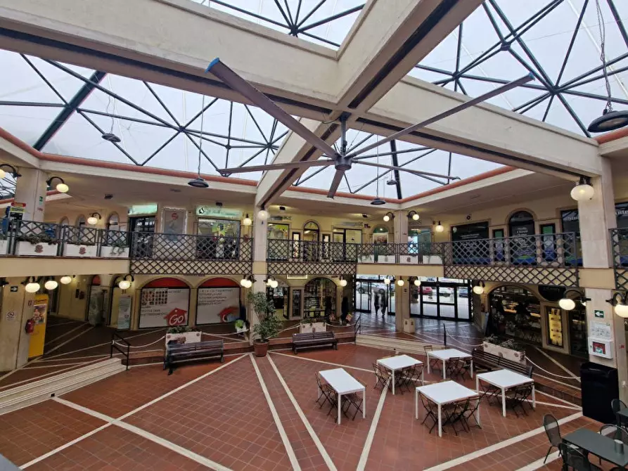 Immagine 2 di Negozio in vendita  in Centro commerciale Anteo, N. snc a Anzio