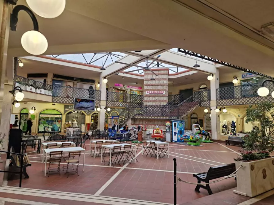 Immagine 3 di Negozio in vendita  in Centro commerciale Anteo, N. snc a Anzio