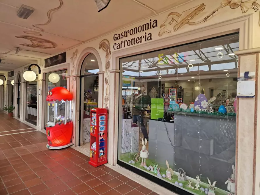 Immagine 7 di Negozio in vendita  in Centro commerciale Anteo, N. snc a Anzio