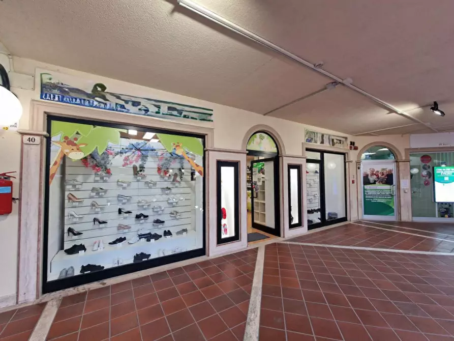 Immagine 9 di Negozio in vendita  in Centro commerciale Anteo, N. snc a Anzio