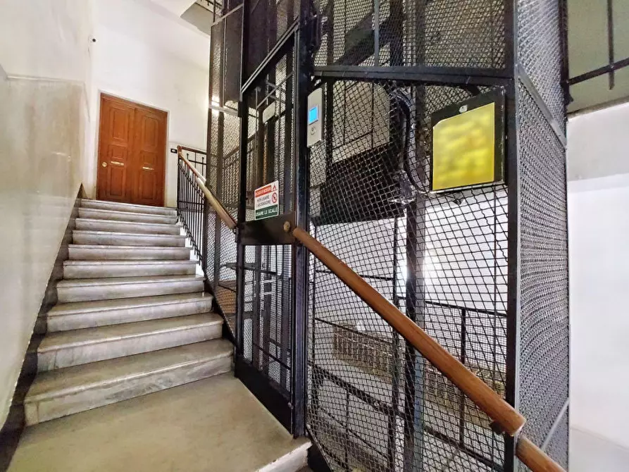 Immagine 4 di Ufficio in vendita  in Corso Sardegna, N. 74 a Genova