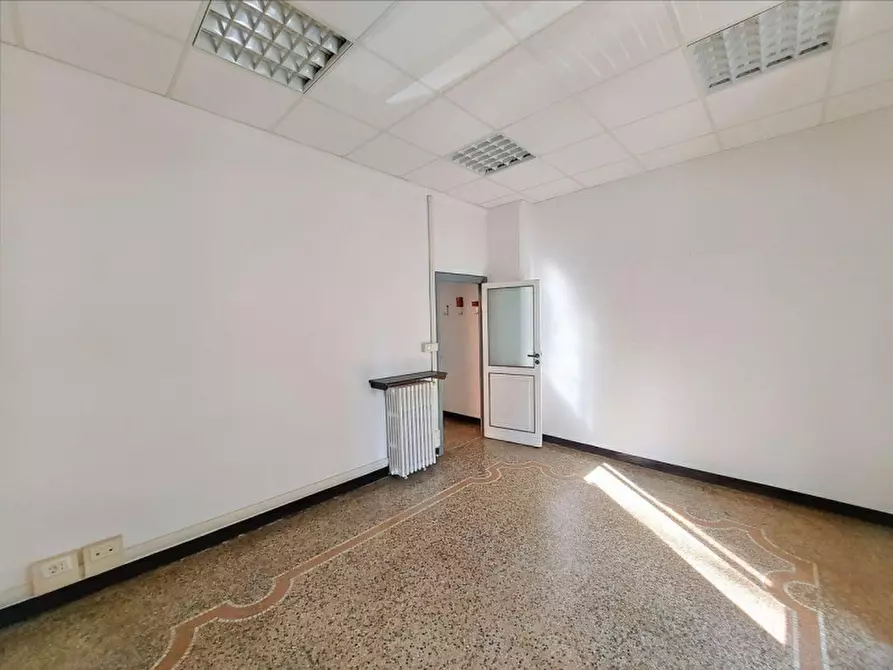 Immagine 9 di Ufficio in vendita  in Corso Sardegna, N. 74 a Genova