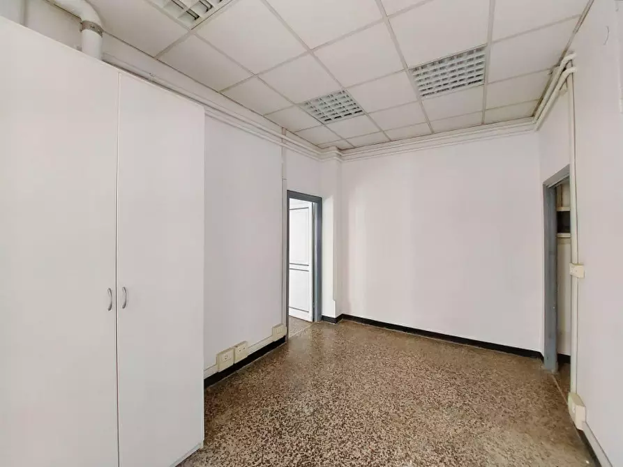 Immagine 12 di Ufficio in vendita  in Corso Sardegna, N. 74 a Genova