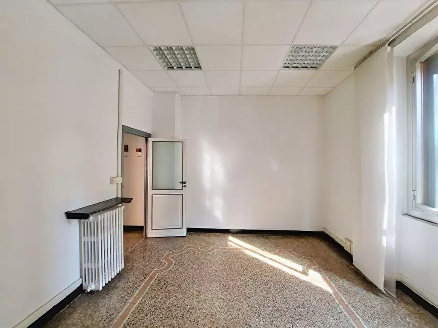 Immagine 14 di Ufficio in vendita  in Corso Sardegna, N. 74 a Genova