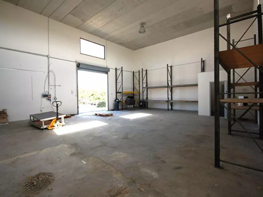 Immagine 9 di Capannone industriale in vendita  in Via Girolamo Fracastoro, N. 2 a Brindisi