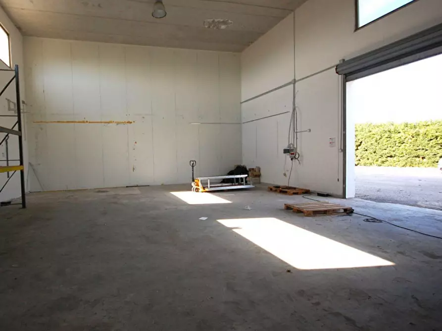 Immagine 11 di Capannone industriale in vendita  in Via Girolamo Fracastoro, N. 2 a Brindisi