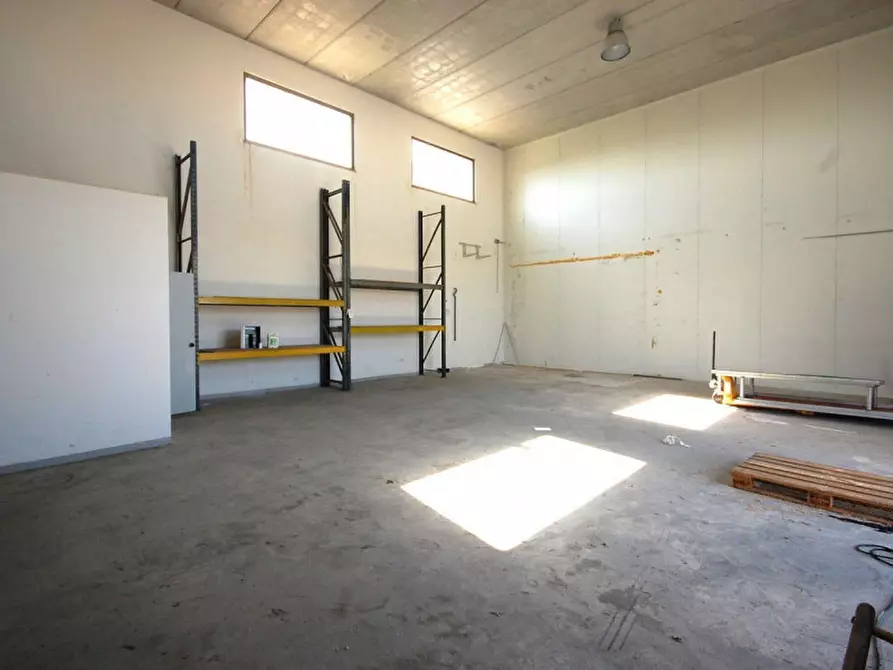 Immagine 12 di Capannone industriale in vendita  in Via Girolamo Fracastoro, N. 2 a Brindisi