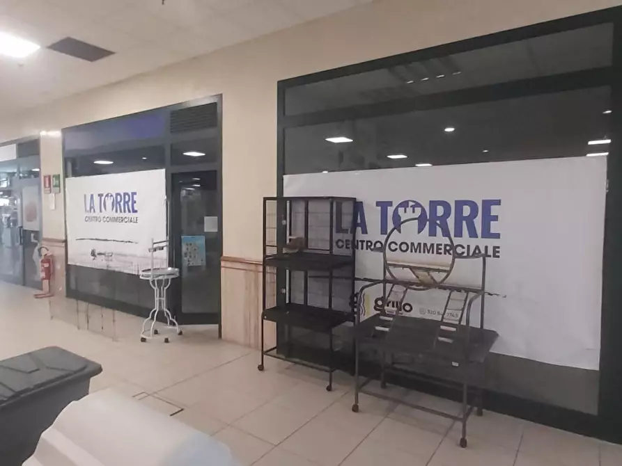 Immagine 2 di Negozio in vendita  in VIA TIRANA, N. snc a Cropani