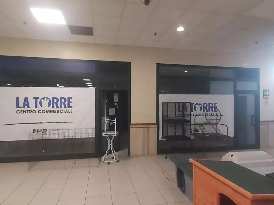 Immagine 3 di Negozio in vendita  in VIA TIRANA, N. snc a Cropani