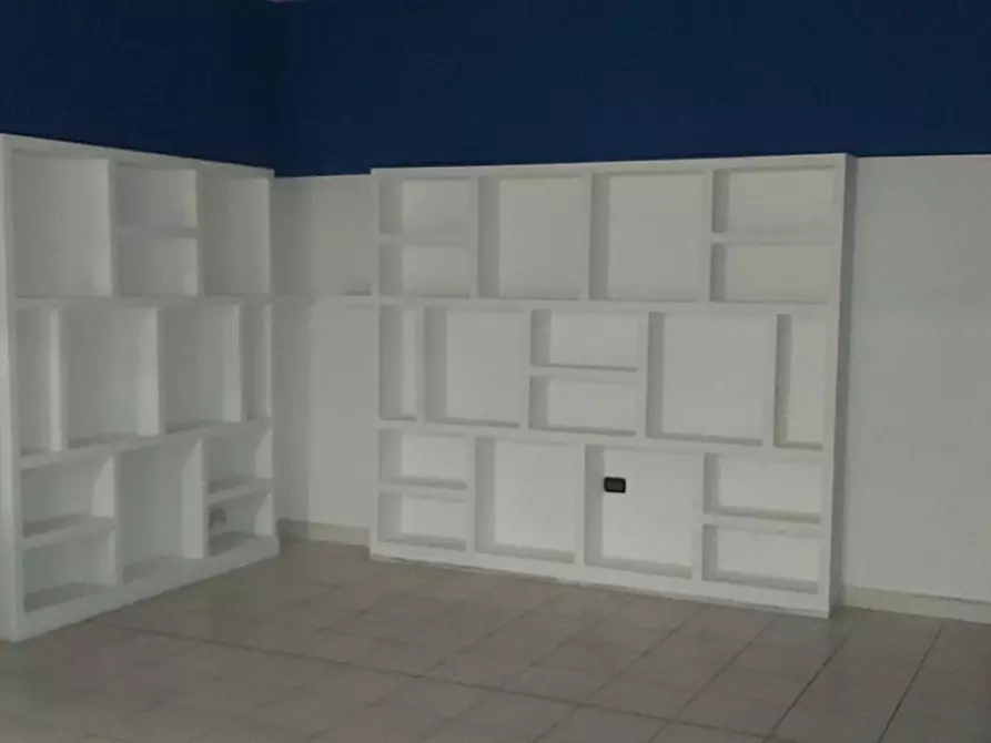 Immagine 5 di Negozio in vendita  in VIA TIRANA, N. snc a Cropani