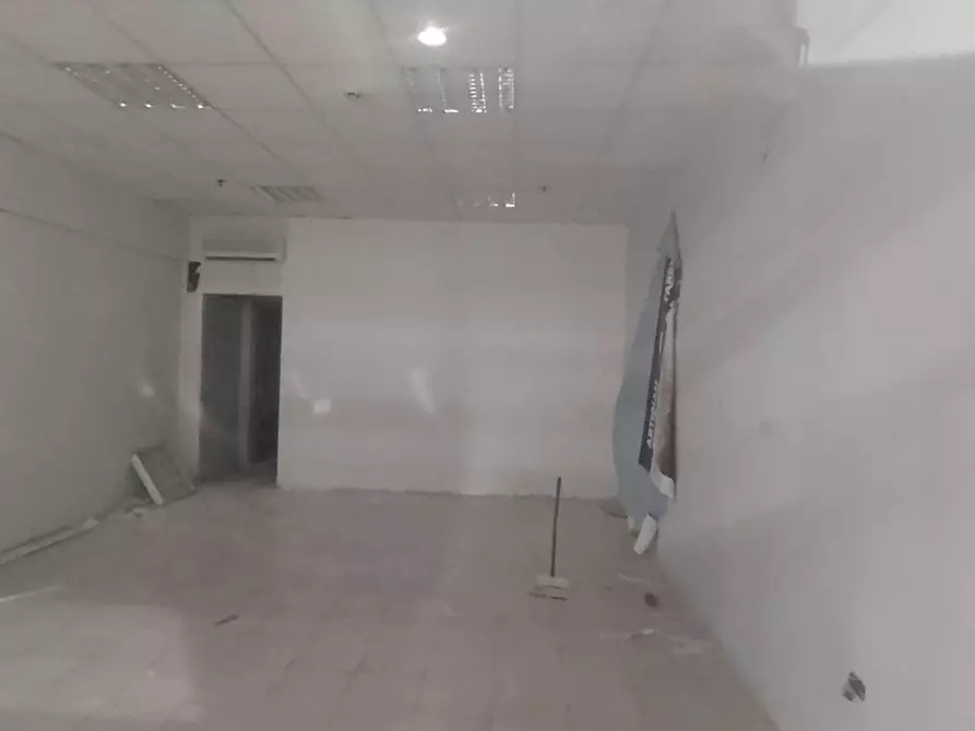 Immagine 7 di Negozio in vendita  in VIA TIRANA, N. snc a Cropani