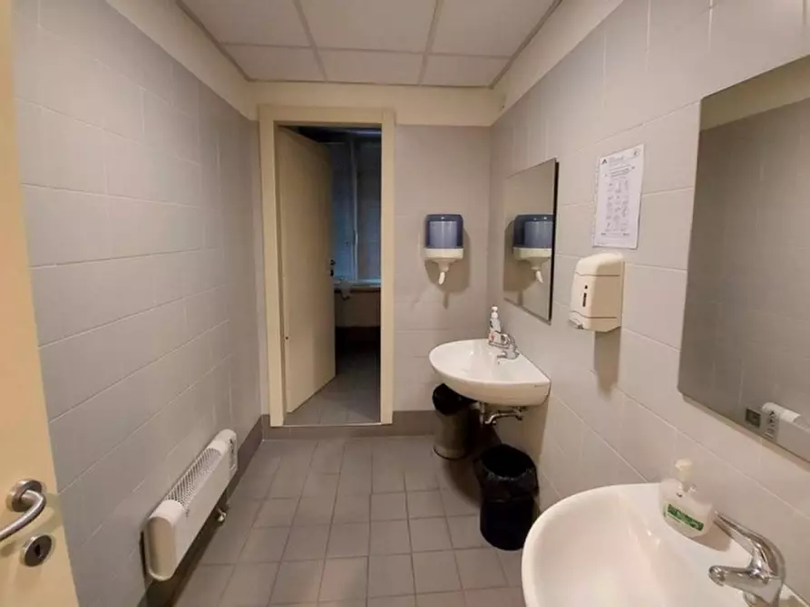 Immagine 16 di Ufficio in vendita  in Corso Giacomo Matteotti, N. 39 Bis a Torino