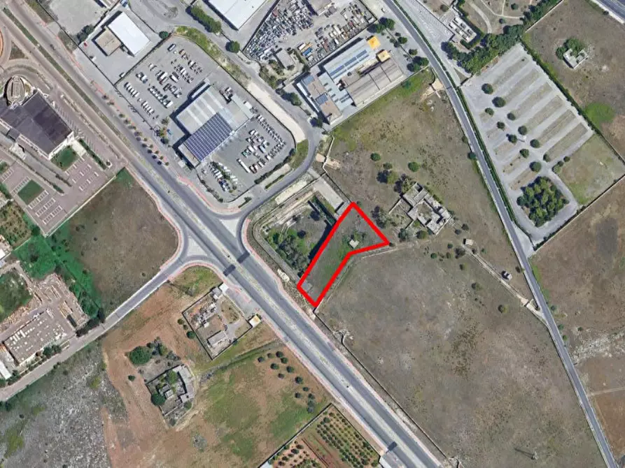 Immagine 25 di Terreno in vendita  in Viale Cipro, N. 2 a Lecce