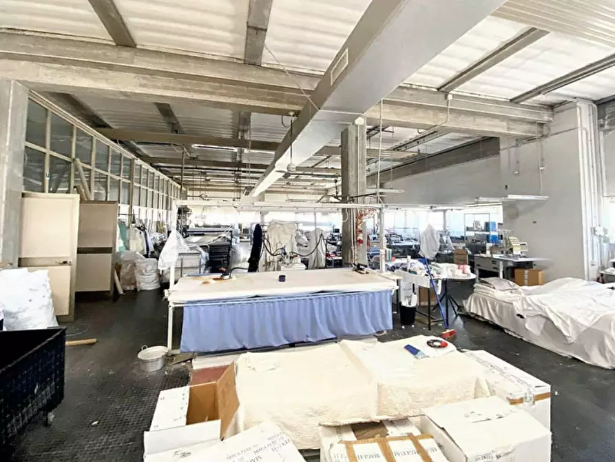 Immagine 10 di Capannone industriale in vendita  in Via Flaminia, N. Snc a Foligno