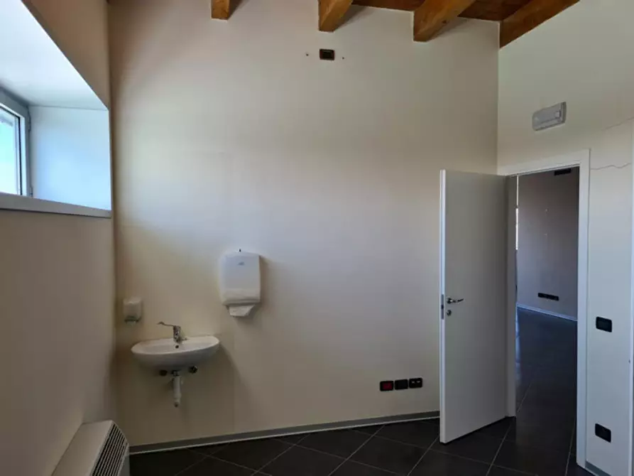 Immagine 11 di Negozio in vendita  in via Ugo Ruberti, N. snc a Quistello