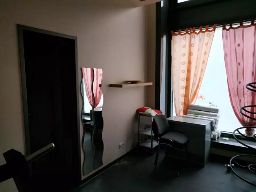 Immagine 11 di Attività commerciale in vendita  in Corso del Popolo, N. 10 a Padova