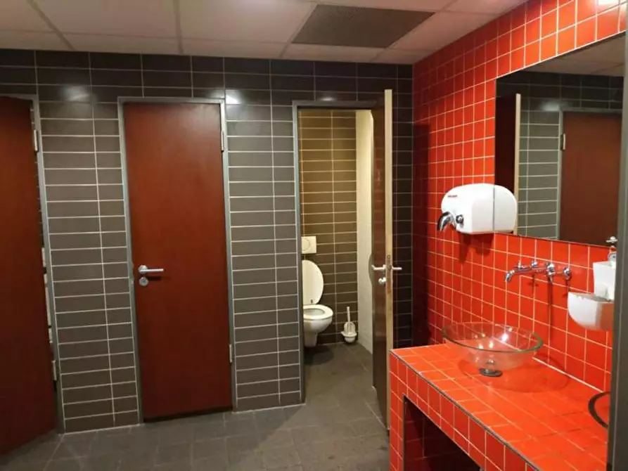 Immagine 17 di Attività commerciale in vendita  in Corso del Popolo, N. 10 a Padova