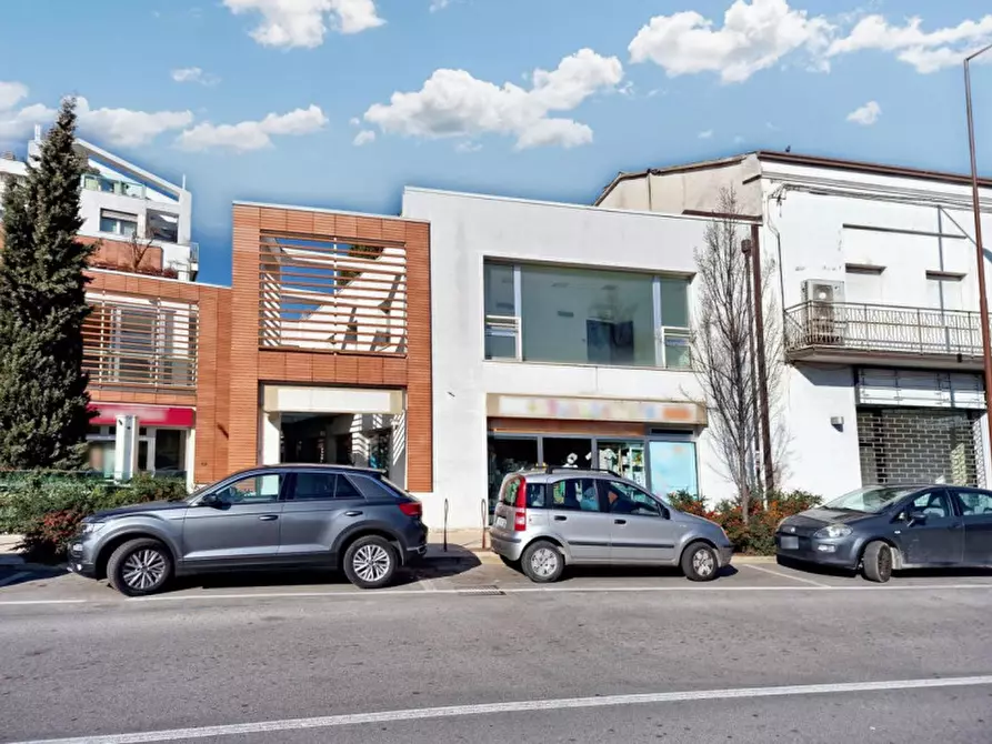 Immagine 6 di Negozio in vendita  in Via Circonvallazione Occidentale, N. 98 a Rimini