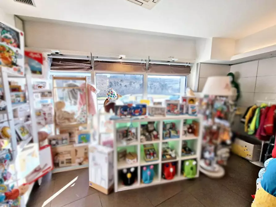 Immagine 13 di Negozio in vendita  in Via Circonvallazione Occidentale, N. 98 a Rimini