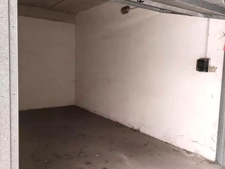 Immagine 3 di Posto auto in vendita  in Via dei Giardinetti, N. 158 a Roma